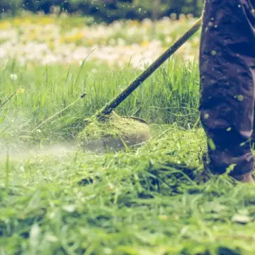 Košenje zelenih površina u Samoboru